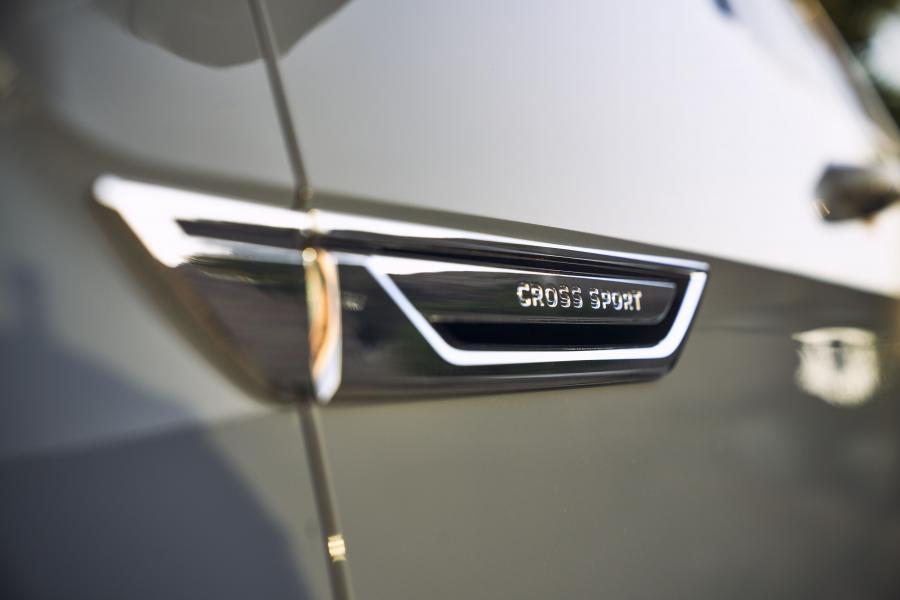 Детали экстерьера Volkswagen Atlas Cross Sport SEL R-Line 2020 года  (фото 8 из 43)